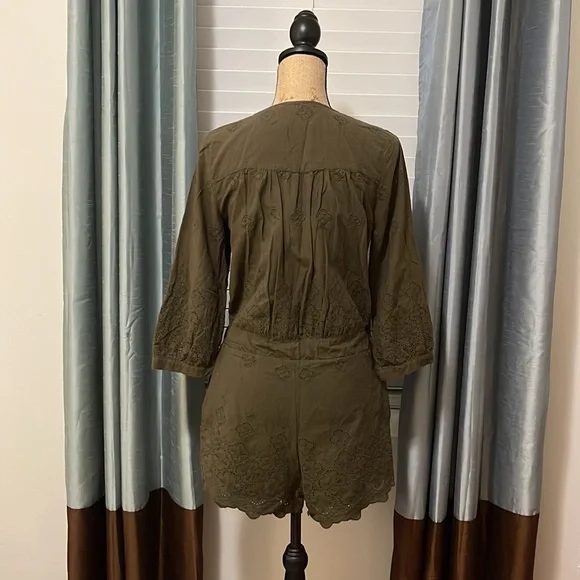 Army green Size Medium shorts romper with lace cutout detail - Picture 3 of 4